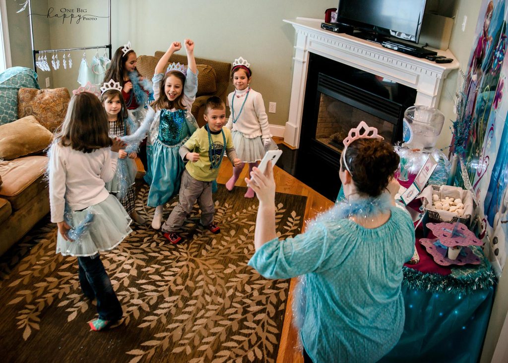 little kids dancing at a girls birthday party