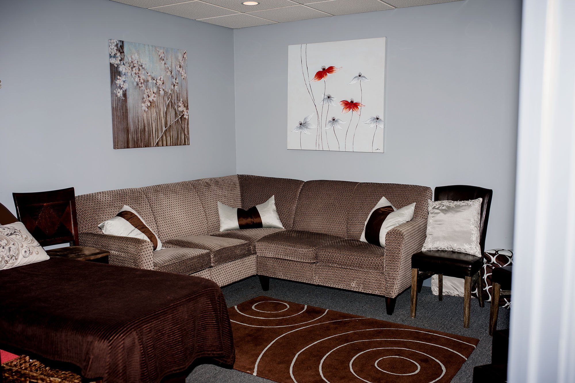 extra seating for your family and friends in the ultrasound room at A Tiny Perspective 3d & 4d Ultrasound provider
