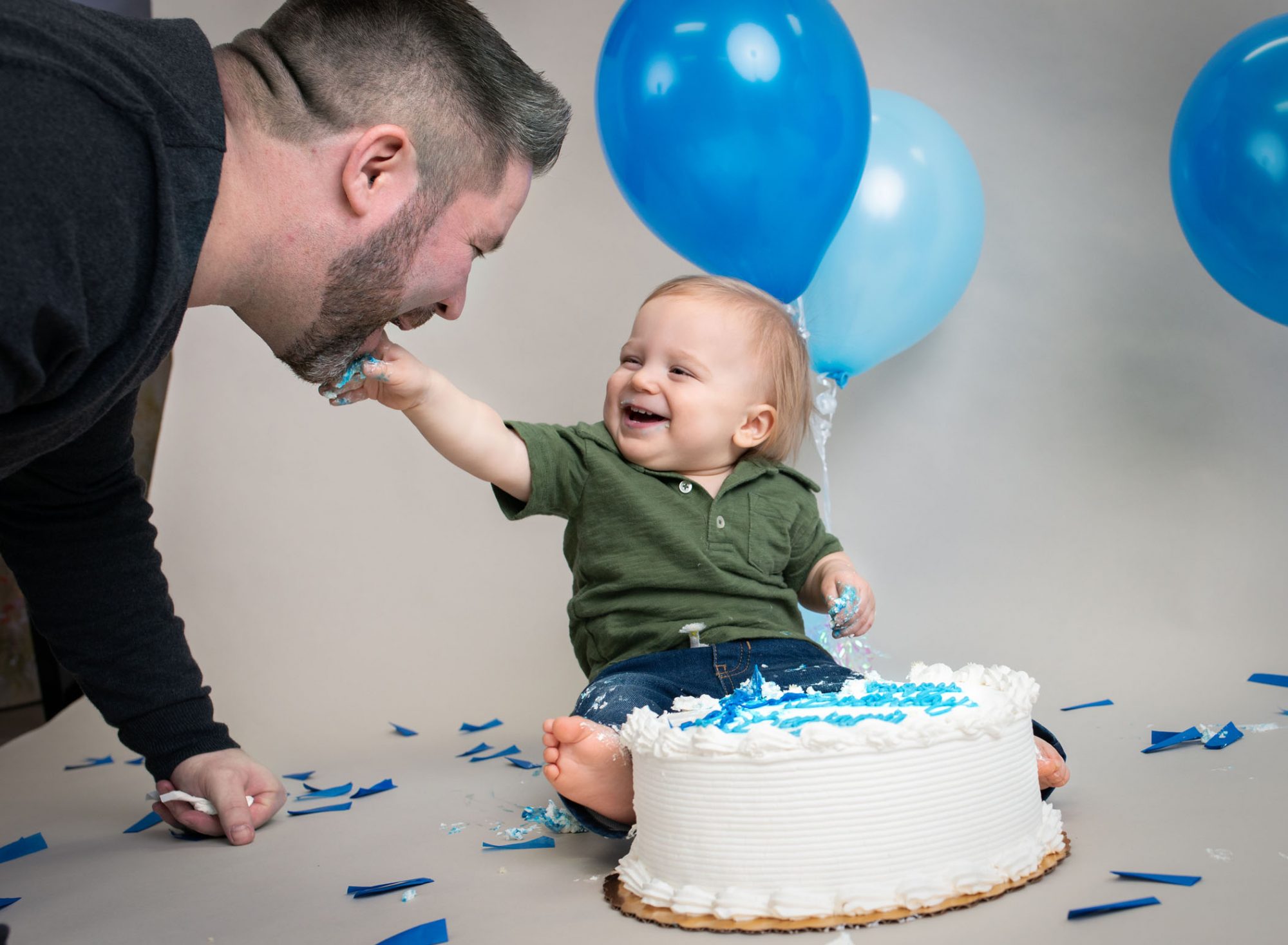 1 year milestone pictures with cake smash in Connecticut