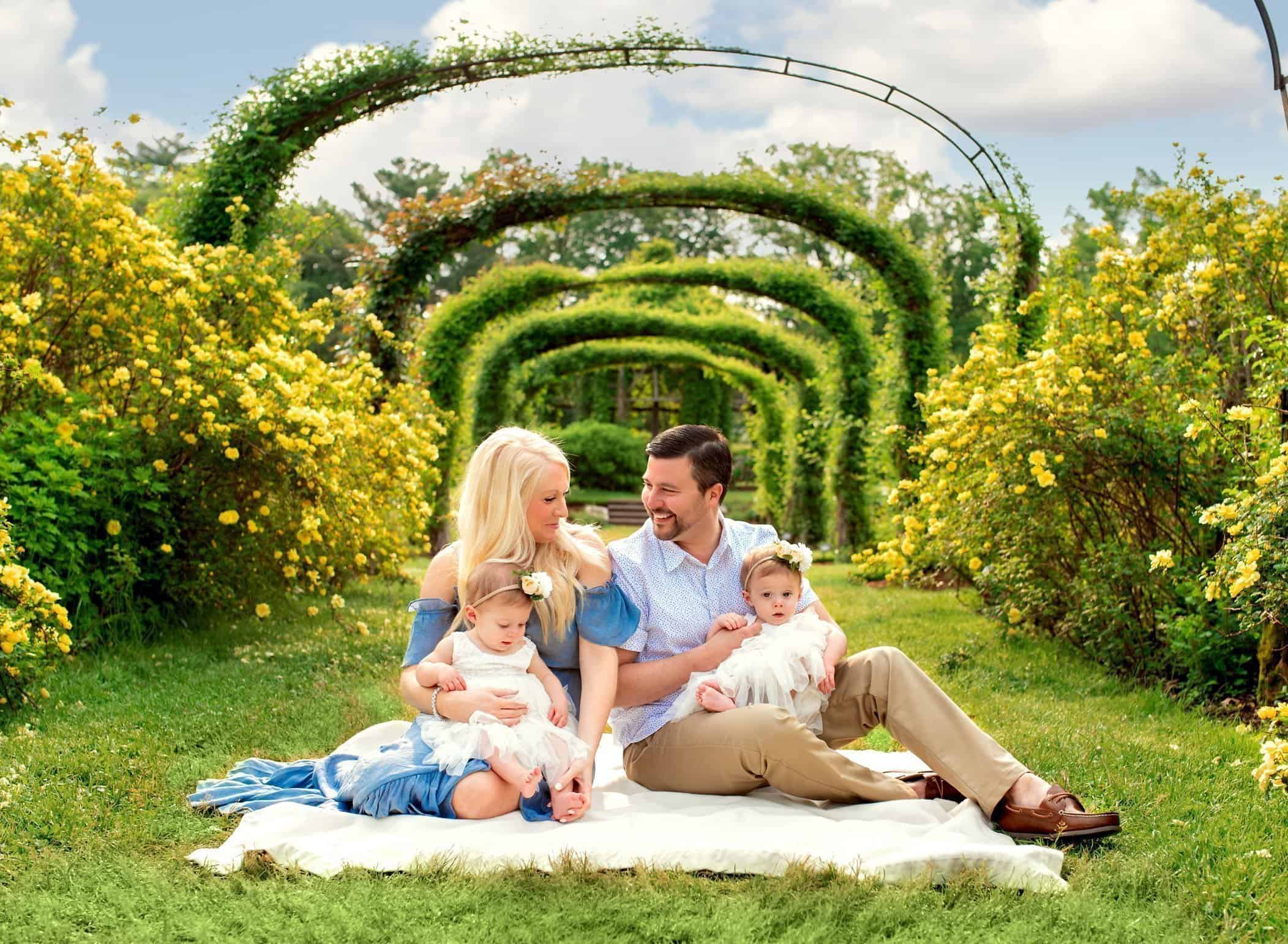 How to prepare for a family photoshoot family sitting in park
