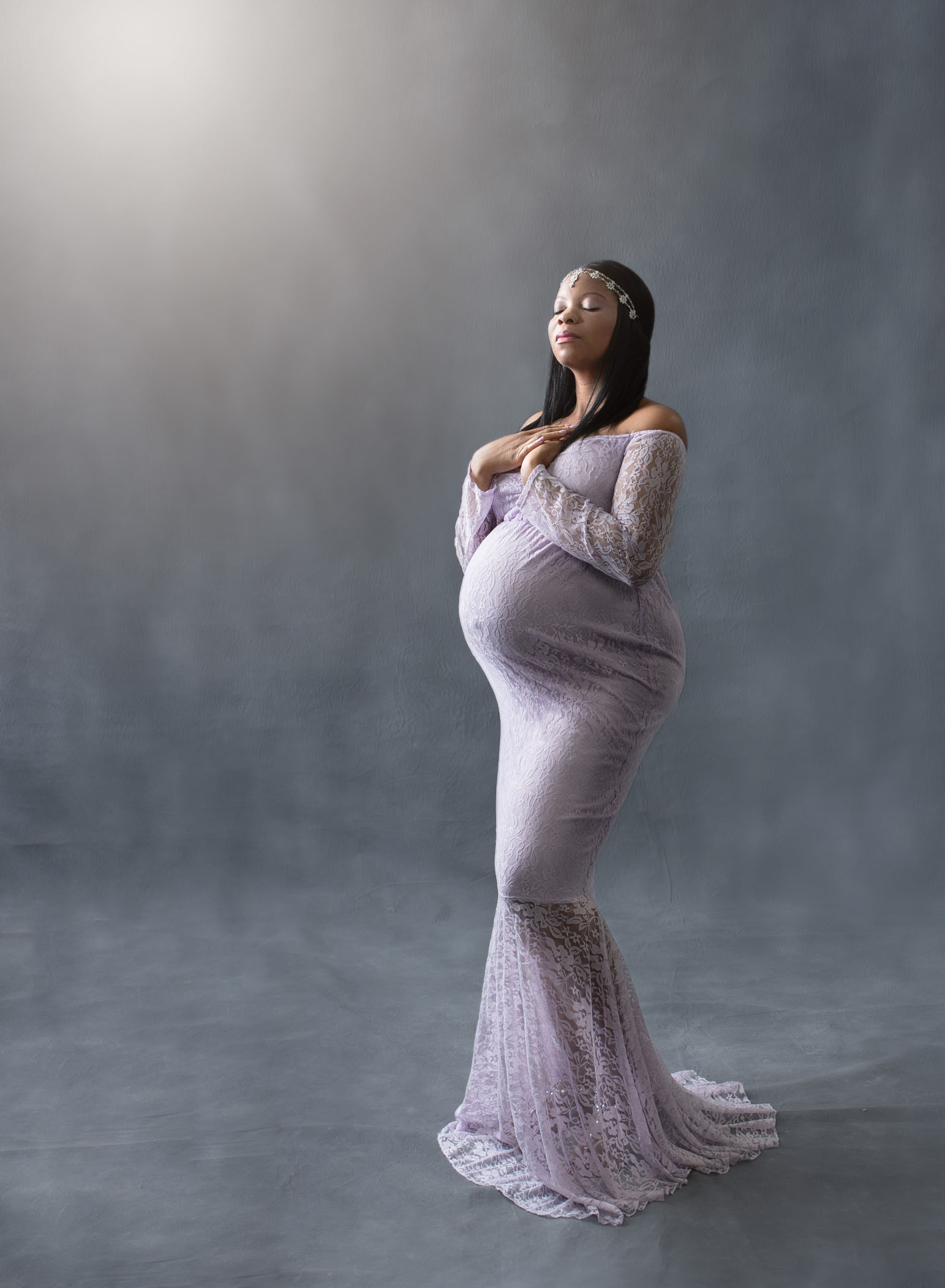 https://onebighappyphoto.com/wp-content/uploads/In-studio-Maternity-Session-1652-One-Big-Happy-Photo.jpg