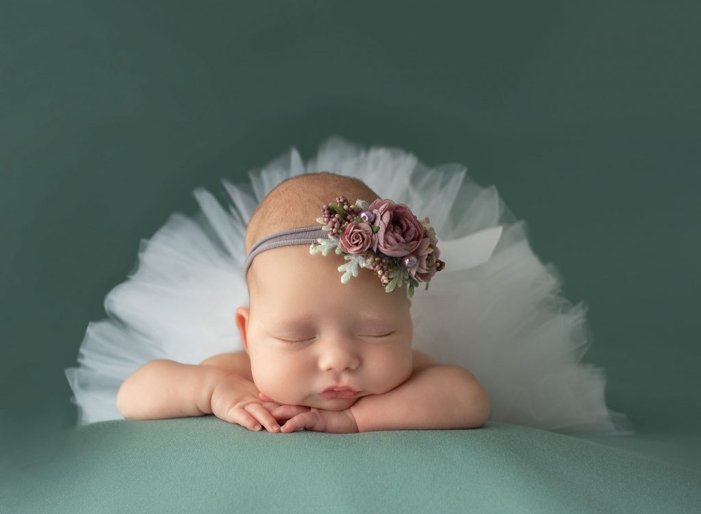professional newborn photographer ct