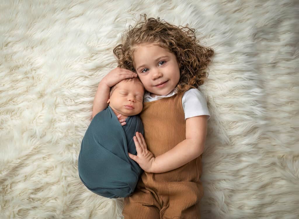 newborn photography with sibling