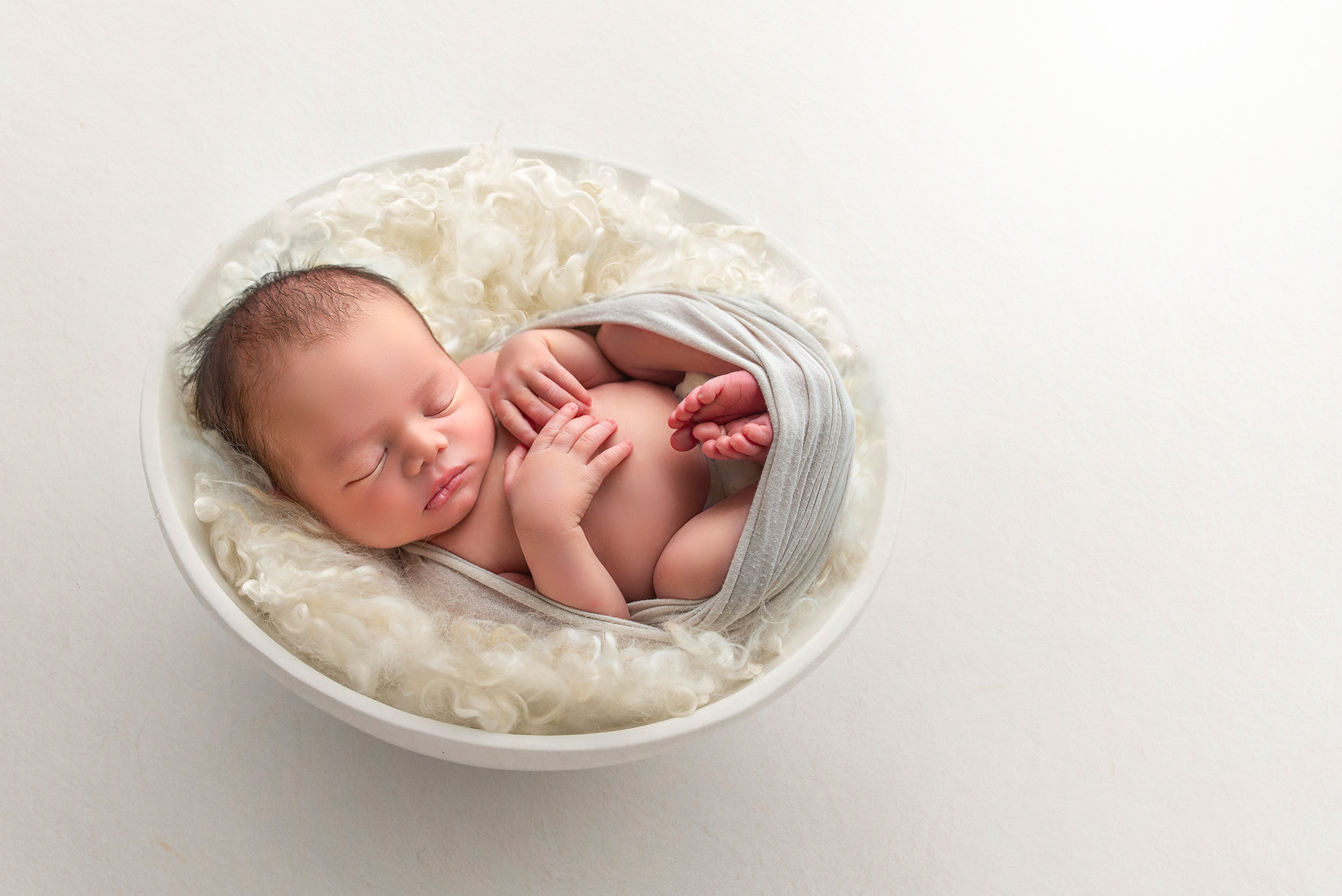 best time to take newborn photos baby sleeping in a bowl