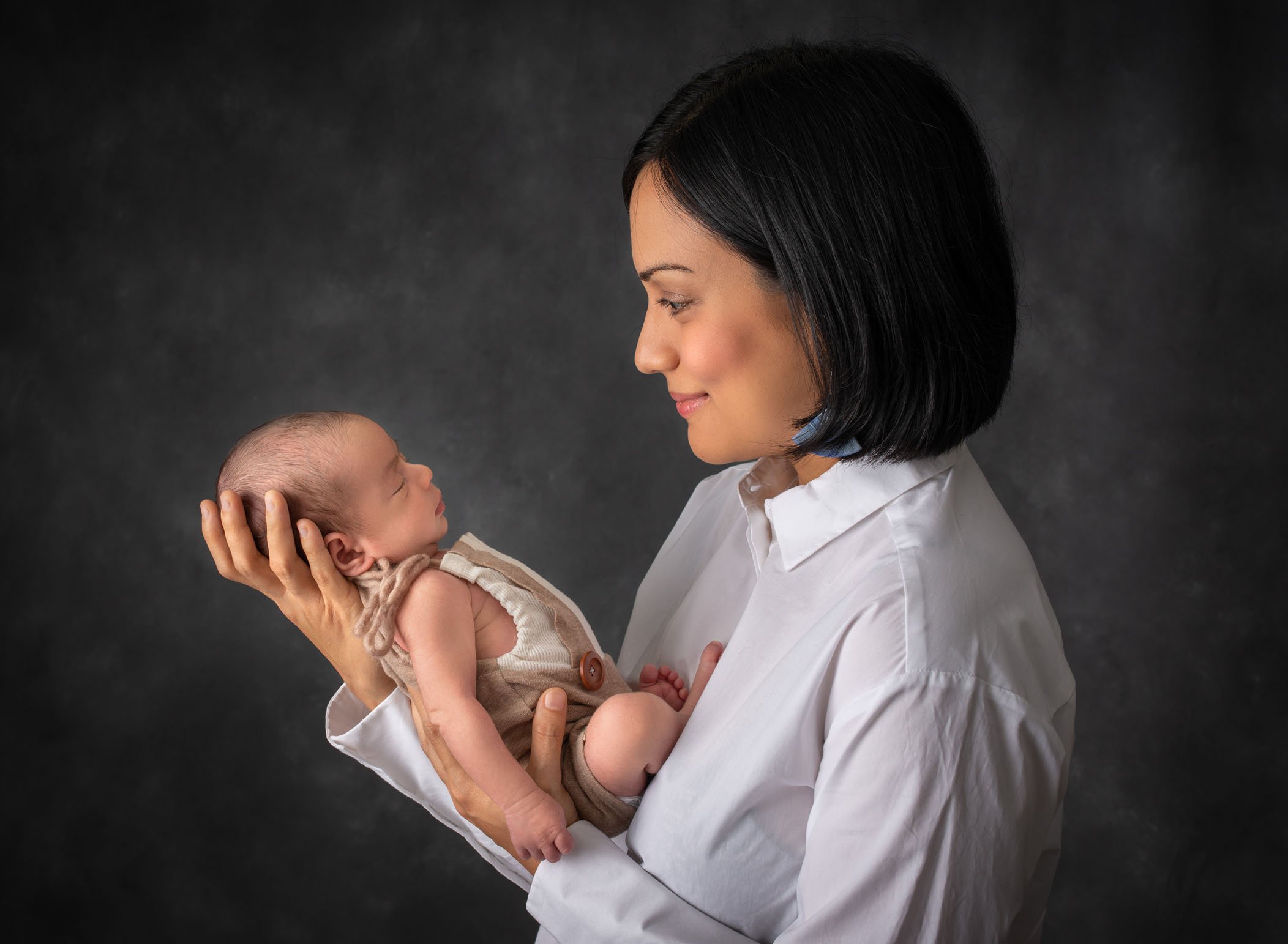 professional newborn photographer in connecticut