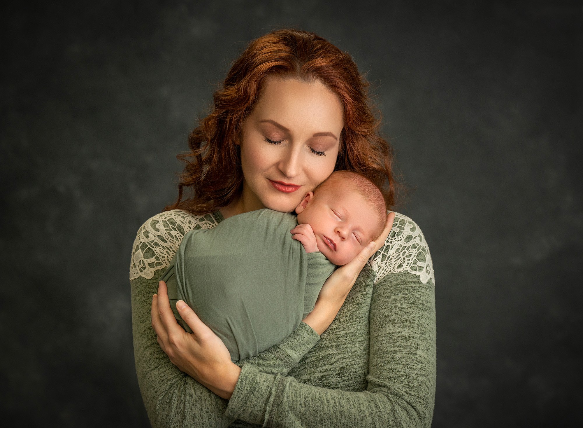 Single Mom Newborn Photoshoot