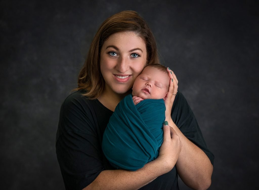 newborn photoshoot with parents